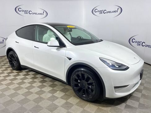 Used 2021 Tesla Model Y Long Range AWD/4WD image 1