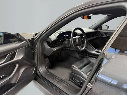Used 2021 Porsche Taycan RWD image 9