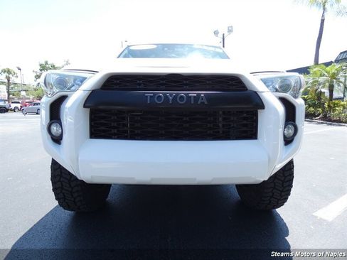 Used 2020 Toyota 4Runner SR5 AWD/4WD image 4