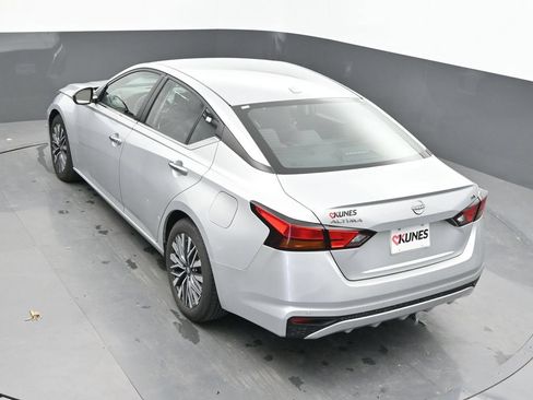 Used 2023 Nissan Altima 2.5 SV FWD image 42