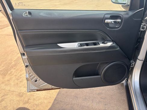 Used 2014 Jeep Compass Latitude image 11