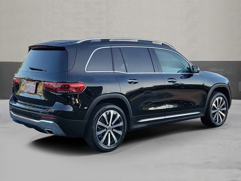 Used 2022 Mercedes-Benz GLB 250 image 2