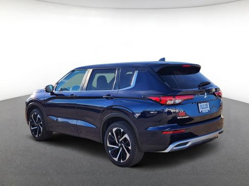 Used 2024 Mitsubishi Outlander SE image 4