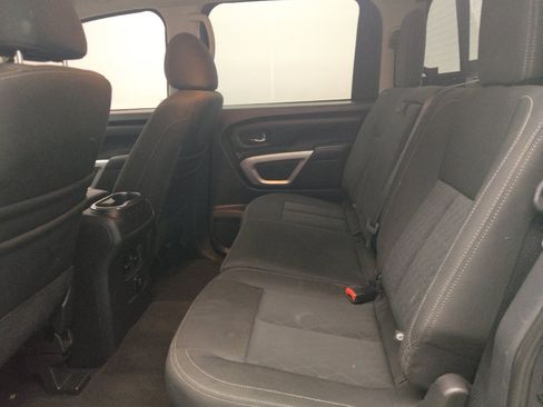 Used 2018 Nissan Titan SV w/ SV Convenience Package image 18
