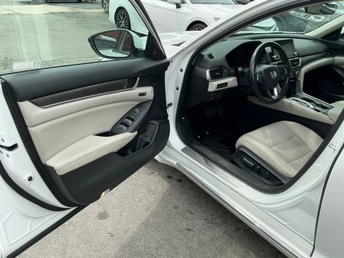 Used 2018 Honda Accord Touring image 14