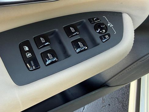 Certified 2025 Volvo XC90 B6 Plus image 15