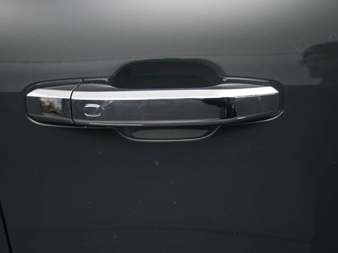 Used 2025 Chevrolet Silverado 2500 LTZ w/ LTZ Premium Package image 9