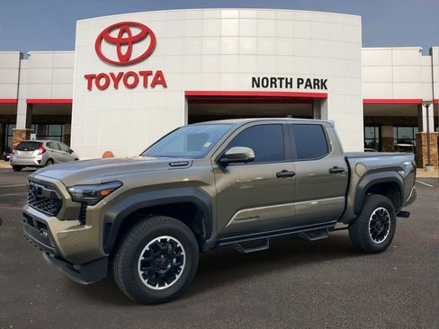 Certified 2026 Toyota Tacoma TRD Off-Road AWD/4WD image 1