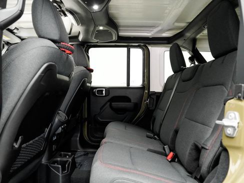 Used 2025 Jeep Wrangler Unlimited Rubicon w/ Convenience Group AWD/4WD image 26