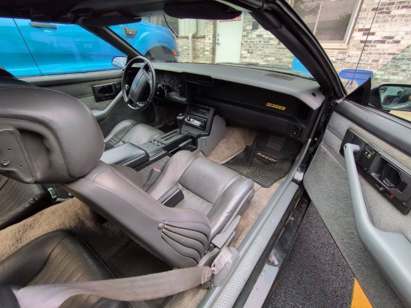 Used 1991 Chevrolet Camaro Z28 RWD image 9