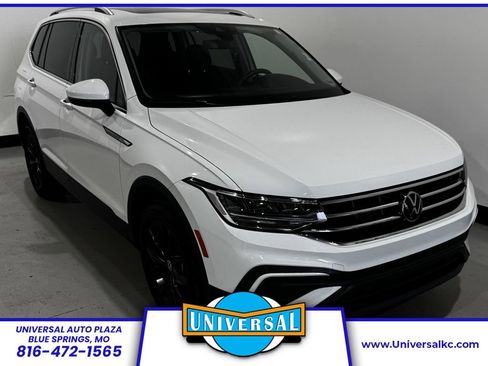 Used 2024 Volkswagen Tiguan SE FWD image 1