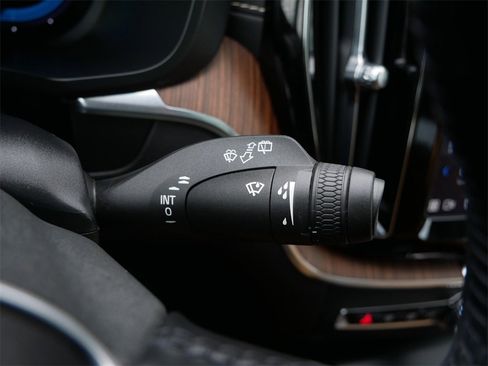 Used 2022 Volvo XC60 T8 Inscription w/ Advanced Package image 25