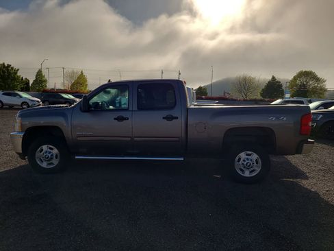 Used 2013 Chevrolet Silverado 2500 LT AWD/4WD image 2