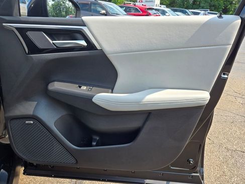 New 2025 Mitsubishi Outlander SE image 6