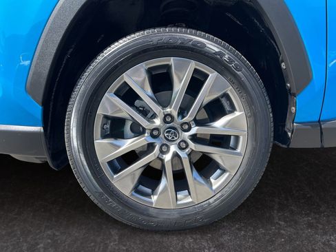 Used 2019 Toyota RAV4 XLE Premium w/ Carpet Mat Package FWD image 10