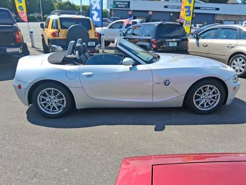 Used 2005 BMW Z4 2.5i RWD image 10