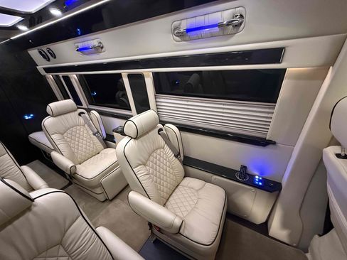 Used 2017 Mercedes-Benz Sprinter 3500 image 43