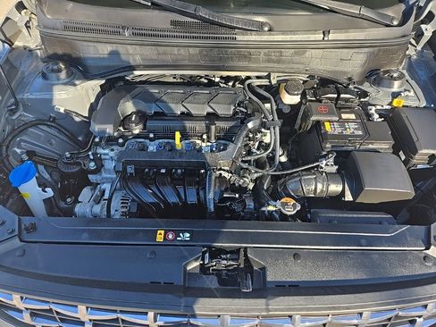 Used 2025 Hyundai Venue SEL image 13