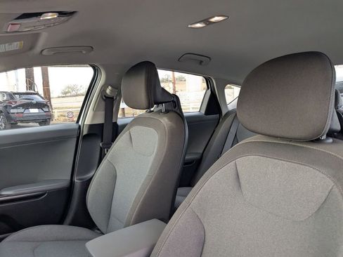 Used 2025 Kia K4 LXS image 23