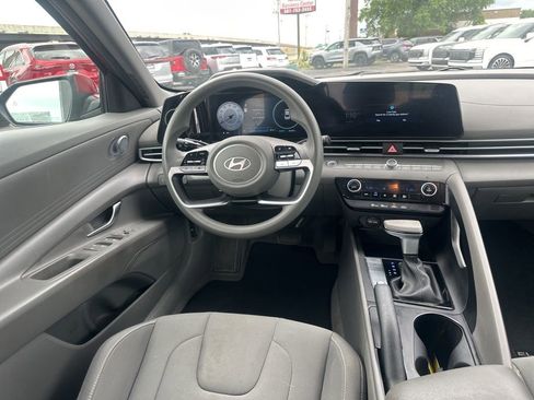 Used 2024 Hyundai Elantra SEL FWD image 18