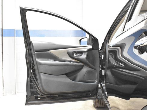 Used 2018 Nissan Murano Platinum image 11