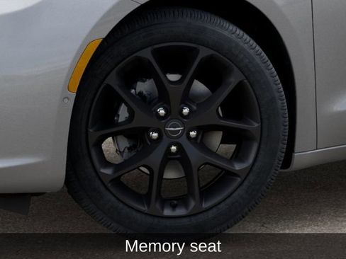 New 2026 Chrysler Pacifica Limited w/ Trailer Tow Group image 9