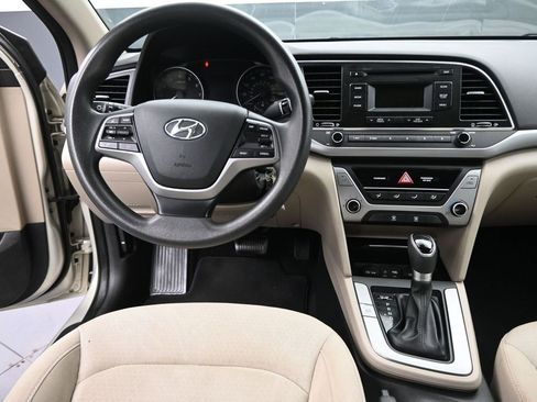 Used 2017 Hyundai Elantra SE w/ Cargo Package image 11