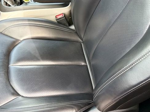 Used 2023 Chrysler Pacifica Touring-L FWD image 19