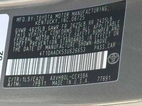 Used 2025 Toyota Camry SE image 20