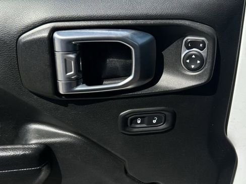 Used 2018 Jeep Wrangler Sport S image 26