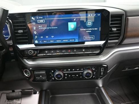 Used 2025 Chevrolet Silverado 2500 High Country w/ High Country Premium Package AWD/4WD image 10