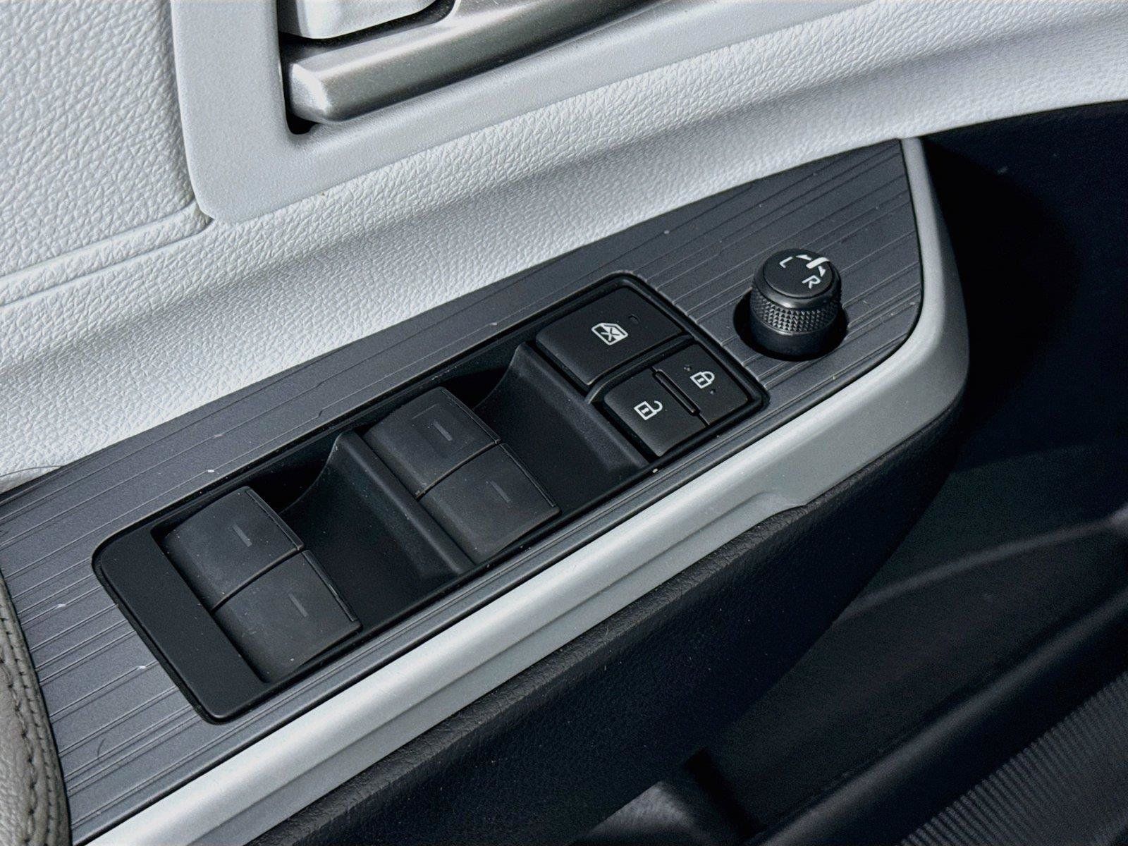 Certified 2026 Toyota Sienna XLE FWD image 29