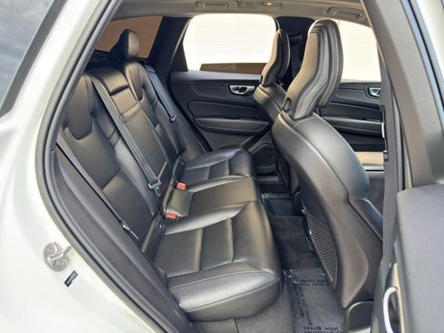 Used 2023 Volvo XC60 B5 Core w/ Climate Package FWD image 34