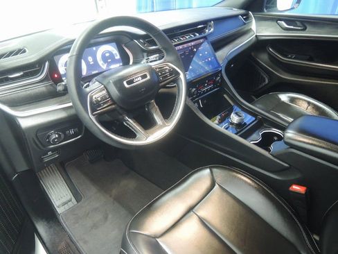 Used 2024 Jeep Grand Cherokee L Limited AWD/4WD image 4