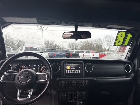 Used 2018 Jeep Wrangler Unlimited Sahara image 14