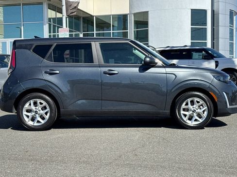 Used 2024 Kia Soul LX w/ Option Group 015 FWD image 3