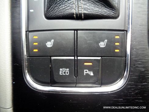 Used 2017 Kia Sedona LX w/ LX Essentials Premium Package image 11