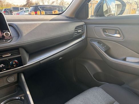 Used 2025 Nissan Rogue SV image 37