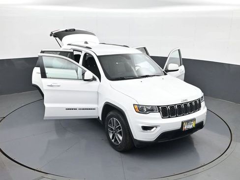 Used 2020 Jeep Grand Cherokee Laredo w/ 18" Wheel & 8.4" Radio Group AWD/4WD image 29
