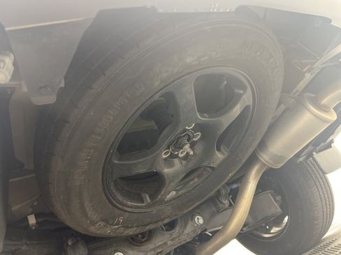 Used 2022 Toyota Highlander XLE image 11