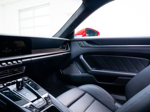 Used 2026 Porsche 911 Carrera GTS RWD image 9