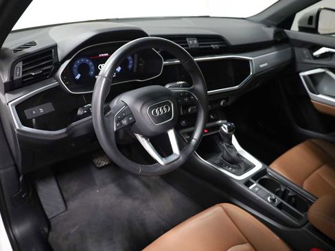 Used 2023 Audi Q3 2.0T Premium w/ Convenience Package image 4