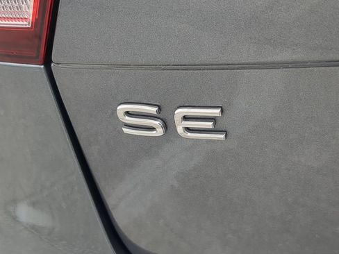 Certified 2024 Volkswagen Tiguan SE w/ Panoramic Sunroof Package FWD image 12