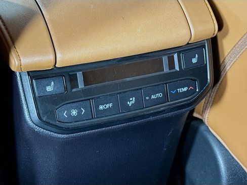 Used 2023 Toyota Highlander Platinum AWD/4WD image 21