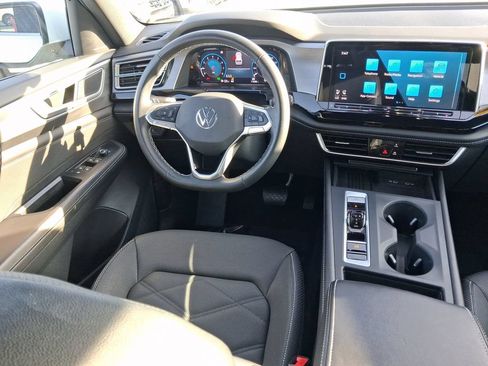 Used 2025 Volkswagen Atlas Cross Sport SE FWD image 10