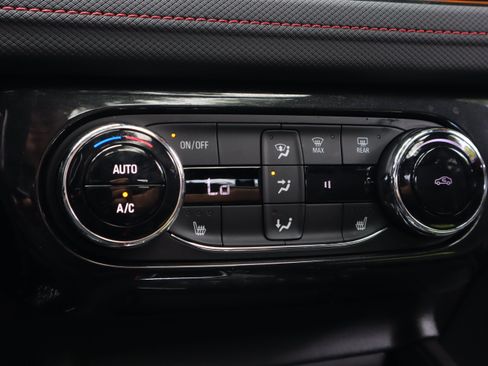Used 2024 Chevrolet TrailBlazer RS w/ Convenience Package FWD image 16