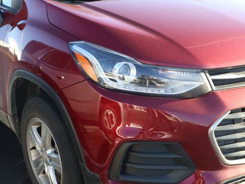 Used 2022 Chevrolet Trax LT w/ LT Convenience Package image 4