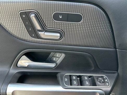 Used 2023 Mercedes-Benz GLB 250 4MATIC image 10