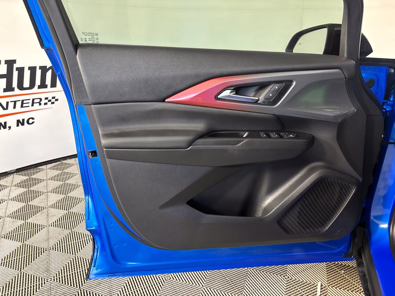 Used 2025 Chevrolet Equinox EV RS FWD image 7