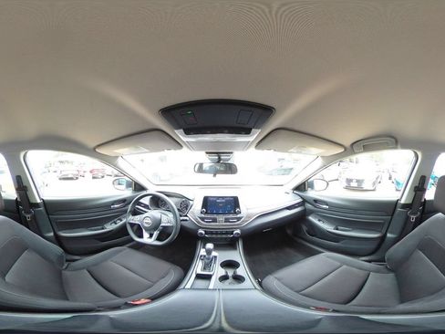 Used 2025 Nissan Altima 2.5 SV FWD image 42